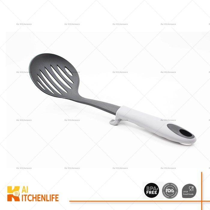 D00101 - Nylon Skimmer with Rest | Kai Kitchenlife