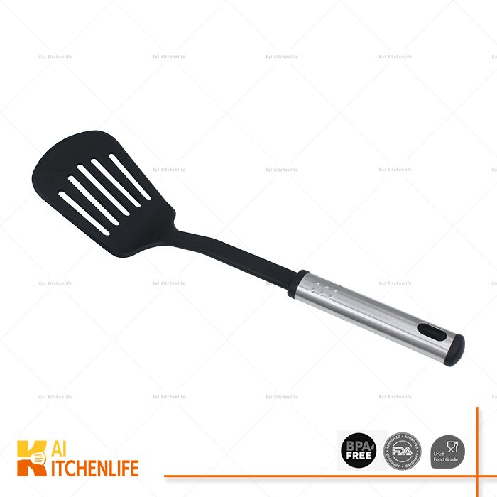 D00172 - Baking Slotted Turner H25 | Kai Kitchenlife